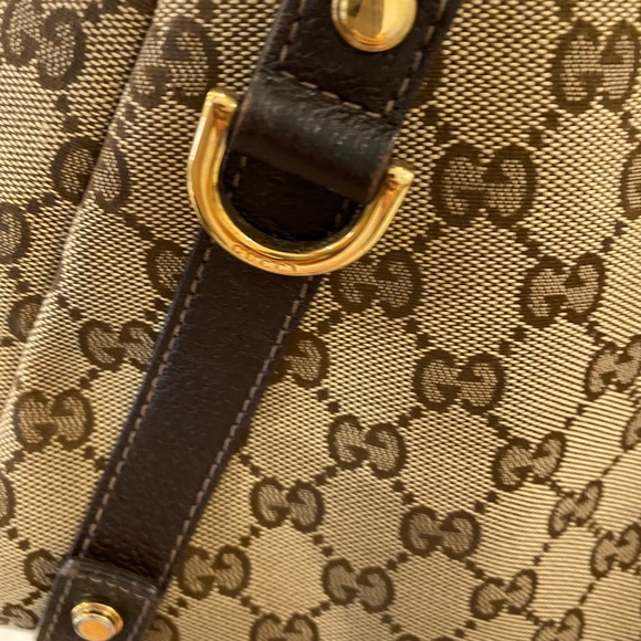 Gucci Vintage Abbey Shoulder Bag. Originally purchased from Gucci Toronto - Picture 9 of 12